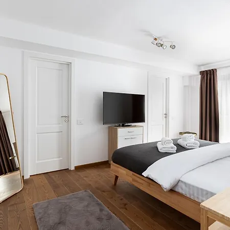 Peak - Old Town - By Cityhost Aparthotel Brasov