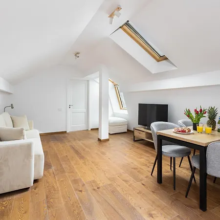 Aparthotel Peak - Old Town - By Cityhost