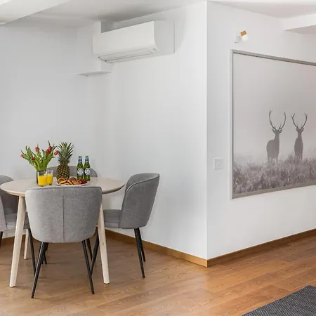 Aparthotel Peak - Old Town - By Cityhost