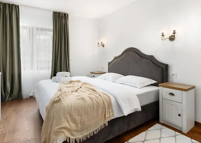 Peak - Old Town - By Cityhost 4*