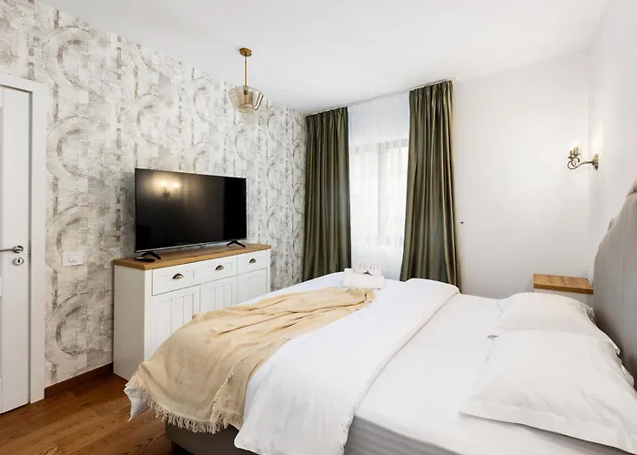 Peak - Old Town - By Cityhost 4*