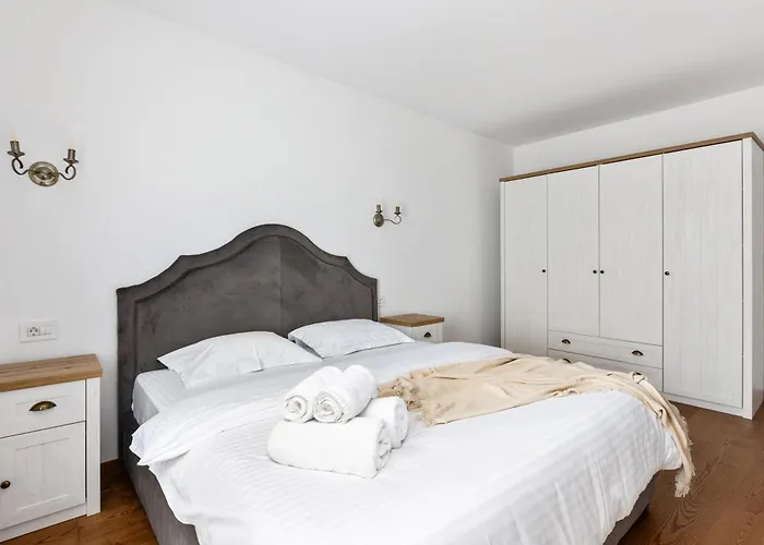 Peak - Old Town - By Cityhost Aparthotel 4*