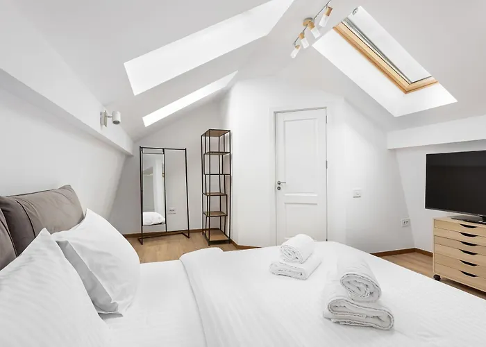 Peak - Old Town - By Cityhost Brasov