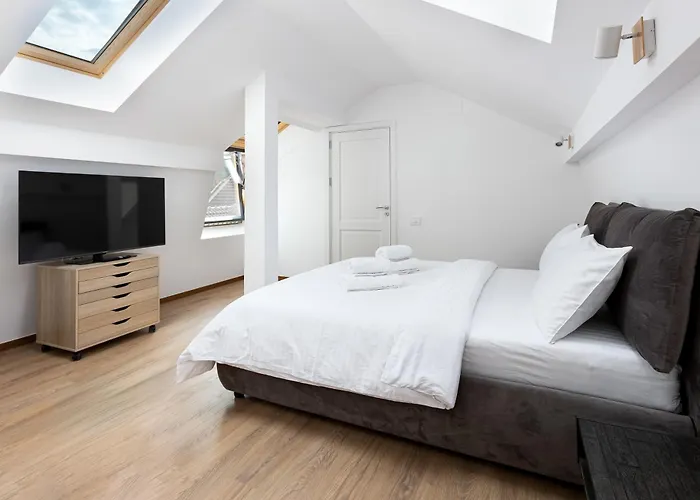 Peak - Old Town - By Cityhost